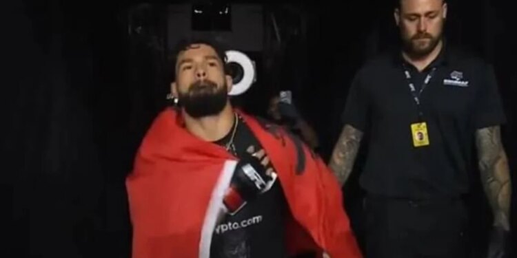 Video/ Vritini shqiptarët: skandal në UFC Beograd, tifozët thërrasin urrejtje gjatë hyrjes së Dennis Buzukjas me flamurin kuqezi