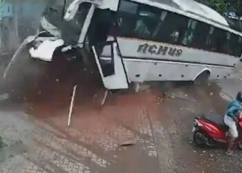 Video/Pamje të frikshme nga India: Autobusi me 35 dasmorë del nga rruga dhe përplaset në një pikë karburanti