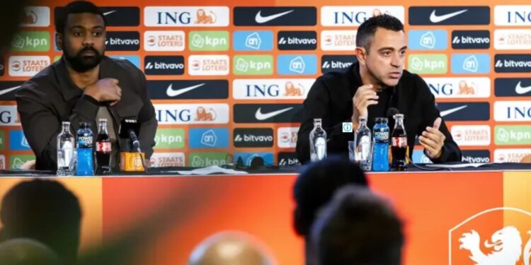 Vij te universiteti i futbollit, Xavi Hernandez bën prezantimin zyrtar si trajner i Holandës