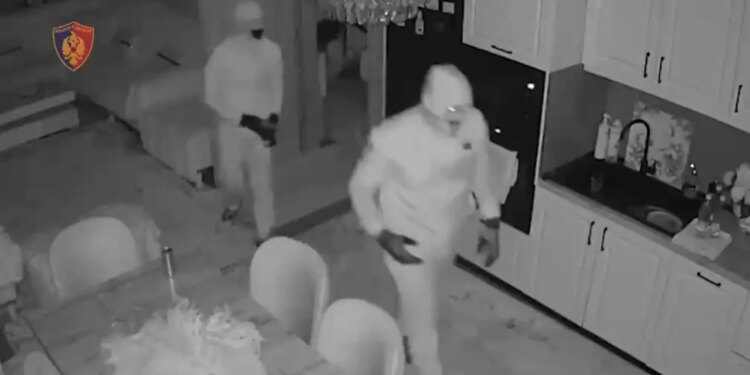 Vjedhja e 2.5 mln lekëve në Sharrë: pranga tre të dyshuarve, zbulohet baza ku fshihej arma