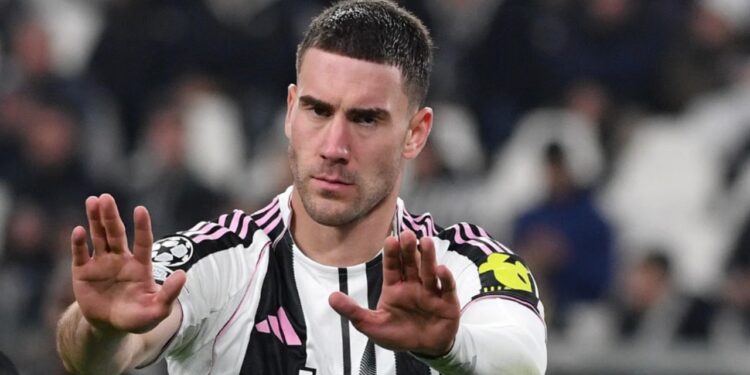 Vlahovic mbetet bardhezi, por kësaj radhe jashtë Italisë; sulmuesi serb transferohet te gjiganti turk