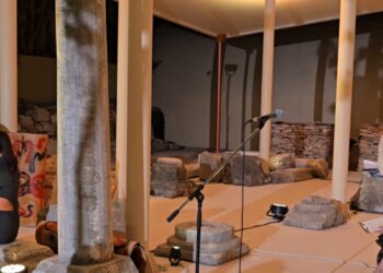Yllka Mujo, Luiza Xhuvani në skenë 7 ditët e krijimit — poezinë e Met Dervishit në Muzeun e Durrësit