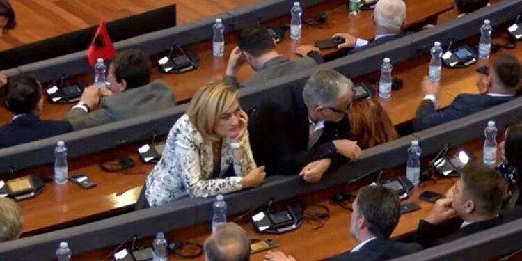 Zbulohen dy emrat për President në Kosovë, analistët thonë se duan dikë pa ambicie në politikë