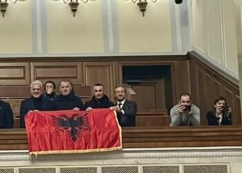 Zelenskyt në Beograd kundërshton pavarësinë e Kosovës; Majko nxjerr foton kuqezi në parlament ukrainas: Aleanca nuk përcaktohet nga…