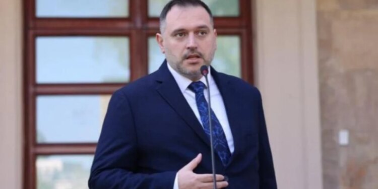 Zgjerohen vatrat e zjarrit në Dajt; ministri Ermal Nufi kërkon koordinim të të gjitha strukturave lokale dhe qendrore