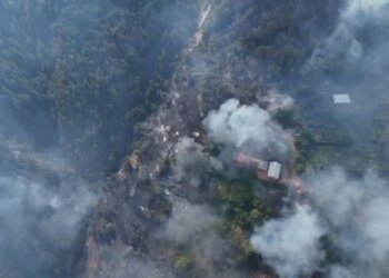 Zjarr jashtë kontrollit në Gojan të Madh, digjen 3 banesa në lagjen Pepaj; nis evakuimi