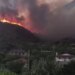 Zjarr në fshatin Dragot të Tepelenës, flakët rrezikojnë zonat e banuara