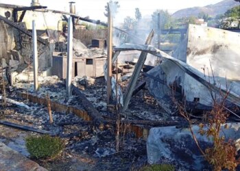 Zjarr në një tjetër biznes në jug: Flakët shkrumbojnë resortin në rrugën Sarandë-Syri i Kaltër, dëme mëdha materiale