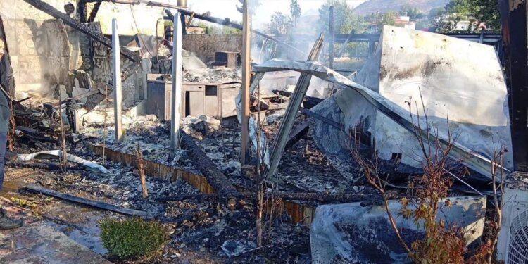 Zjarr në një tjetër biznes në jug: Flakët shkrumbojnë resortin në rrugën Sarandë-Syri i Kaltër, dëme mëdha materiale