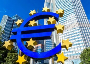 Zjarret dhe temperaturat rekord ndezin alarmin; Banka Qendrore Europiane paralajmëron: Kriza klimatike kërcënon ekonominë globale
