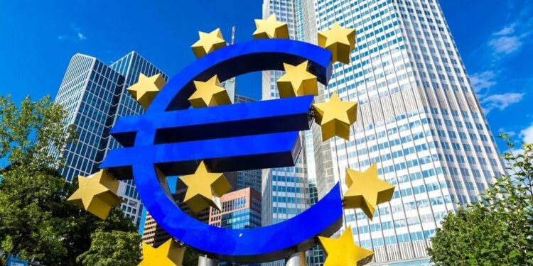 Zjarret dhe temperaturat rekord ndezin alarmin; Banka Qendrore Europiane paralajmëron: Kriza klimatike kërcënon ekonominë globale