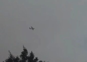 Zjarri në Greqi: Përplasen dy avionë që hidhnin ujë mbi flakët, detajet e para