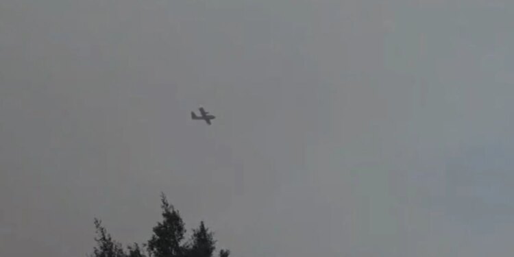 Zjarri në Greqi: Përplasen dy avionë që hidhnin ujë mbi flakët, detajet e para