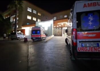 Zjarri në skafin Porto Palermo la katër të plagosur; dyshohet se benzina u ndez nga cigare e njërit