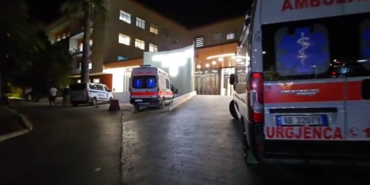 Zjarri në skafin Porto Palermo la katër të plagosur; dyshohet se benzina u ndez nga cigare e njërit
