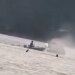 Zjarri në skafin në Porto Palermo lë 4 të plagosur; dalin pamjet, gomone i vjen në ndihmë (Video)