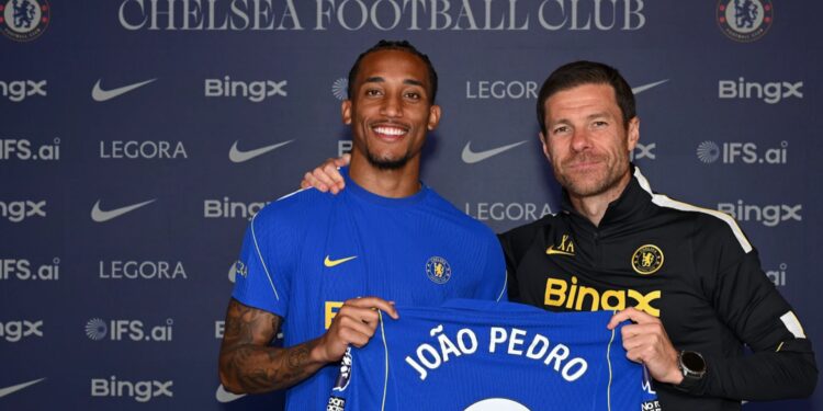 Zyrtare: Ishte në shënjestrën e Barcelonës, Joao Pedro rinovon me Chelsea deri në 2034