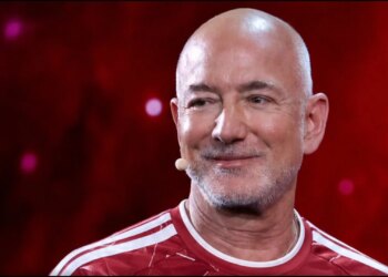 Zyrtare: Jeff Bezos dhe sipërmarrës të tjerë blejnë kuota aksionesh të Liverpool