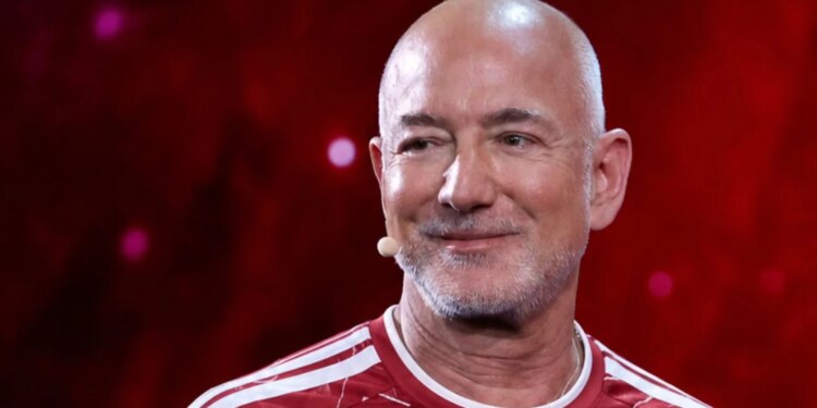 Zyrtare: Jeff Bezos dhe sipërmarrës të tjerë blejnë kuota aksionesh të Liverpool