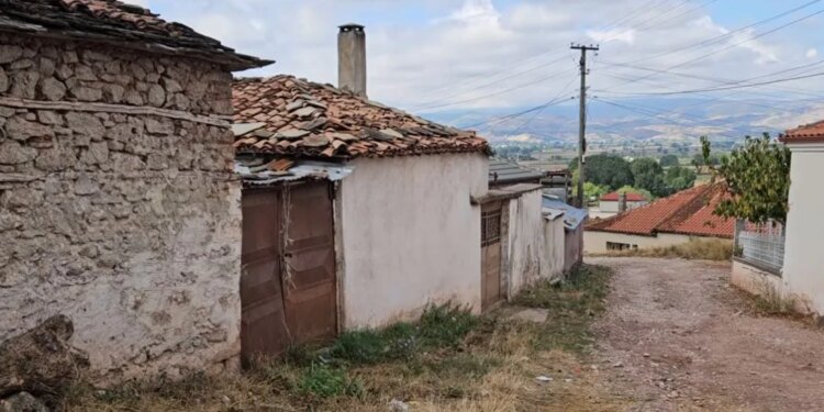 14 shtatori pa zilen e shkollës: Neviçisht pranë Korçës zbrazet, pa asnjë nxënës