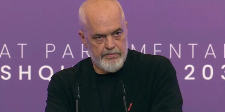 Rishkruaj titullin më poshtë duke ruajtur kuptimin e saktë. Rregulla: - Ruaj gjuhën origjinale. Mos e përkthe. - Mos shto informacion të ri. - Mos shto komente apo interpretime. - Mos e zgjat më shumë se 15–18 fjalë. - Mos përdor fraza sensacionale nëse nuk janë në origjinal. - Jep vetëm titullin e ri, pa thonjëza dhe pa tekst shtesë. :Rama mbledh drejtuesit politikë në ‘Vilën e Kuqe’, llogari para kryeministrit për takimet ballë për ballë me qytetarët