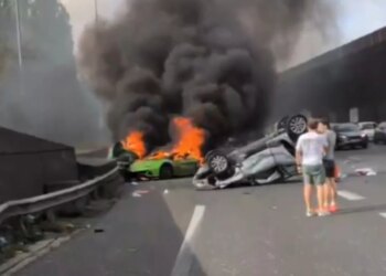 Aksident i frikshëm në Paris: Lamborghini me 200 km përplaset me një makinë, shpërthen në flakë; dy vdekur