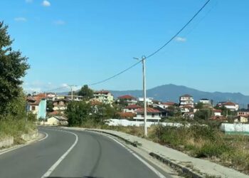Aksident në Cërrik: motoçikleta përplas nxënësen 14-vjeçare, dyshohet se ishte me shpejtësi