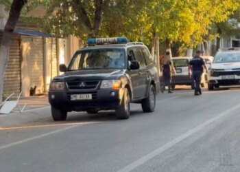 Aksion i madh në Tiranë, arrestohen 8 të kërkuar për krime të rënda, armë, drogë dhe vjedhje