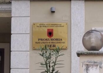 Akuzohen për falsifikim dokumentesh dhe shpërdorim detyre; arrestohen dy ish-drejtorë të Kadastrës së Fierit dhe dy punonjës