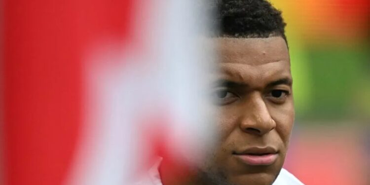 Alarm në Francë: zbulohet lista sekrete me 26 VIP-a; Kylian Mbappe shënjestër e një bande për rrëmbim