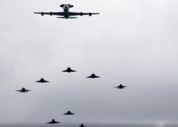 Alarm në ujërat ndërkombëtare: fregata ruse lëshon dy raketa drejt një helikopteri danez