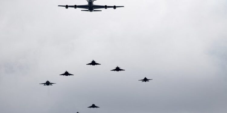 Alarm në ujërat ndërkombëtare: fregata ruse lëshon dy raketa drejt një helikopteri danez