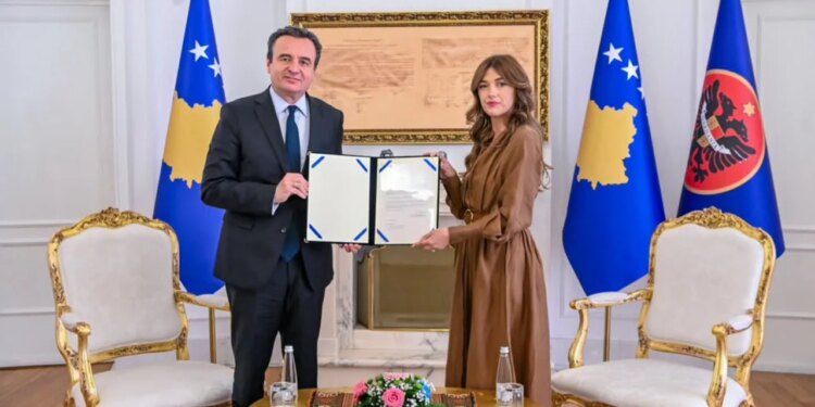 Albulena Haxhiu mandaton Albin Kurtin Kryeministër të Kosovës: sukses në ushtrimin e përgjegjësive nga besimi i qytetarëve