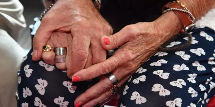 Alzheimeri, sfida e re e mjekësisë: markuesit biologjikë të gjakut premtojnë zbulim më të hershëm