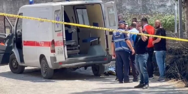 Ambulanca përplas të moshuarin në Korçë, shoferi nën efektin e alkoolit arrestohet