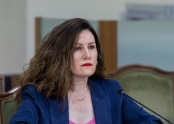 Analiza: Pikëpyetje mbi urgjencën e arrestimit të kryetares së SHISH-it