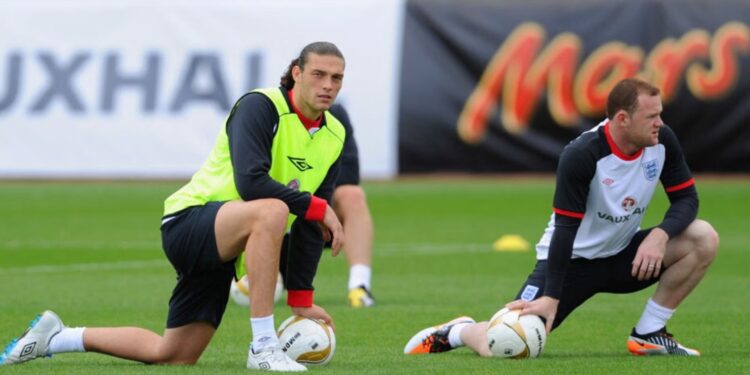 Andy Carroll nxjerr zbuluar Rooney: Pinte alkool dhe cigare në grumbullimet me Capellon
