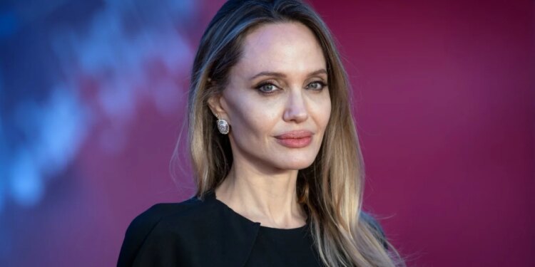 Angelina Jolie shet pronën historike në Los Angeles për 24.75 milionë dollarë