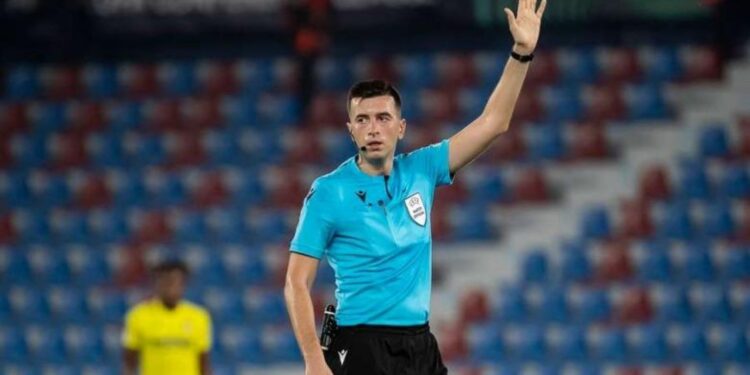 Arbitra të Superiores, të përzgjedhur nga UEFA, gjykojnë në Nations League