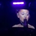 Ariana Grande shpërthen në lot teksa i jep lamtumirën skenës: Duhet të vendosen kufij, ndonjëherë na duhet pushim