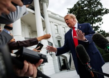 Arrestohen pesë burra që planifikonin sulme terroriste në RAF Fairford; Trump: Fantastike, do shkaktonin dëm të madh