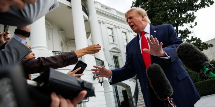 Arrestohen pesë burra që planifikonin sulme terroriste në RAF Fairford; Trump: Fantastike, do shkaktonin dëm të madh