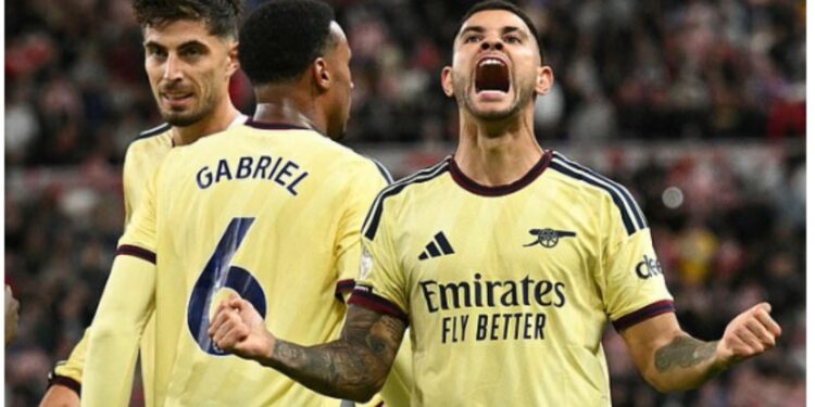 Arsenal mbetet perfekt, mposht Sunderlandin dhe ka 12 pikë të plota