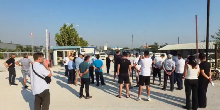 Banorët protestojnë para Bankers Petroleum, kërkojnë pagesat për tokat; do të bllokojmë naftën