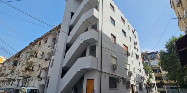 Bashkia e Tiranës lejon ashensorë në pallate të vjetra, ngre task-forcë për kontrollin e materialeve të sistemit kapot
