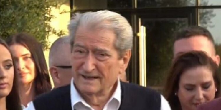 Berisha kthehet nga SHBA: Udhëtim ripërtëritjeje; për diasporën: I gjeta më të fortë, u ktheva 35 vite pas