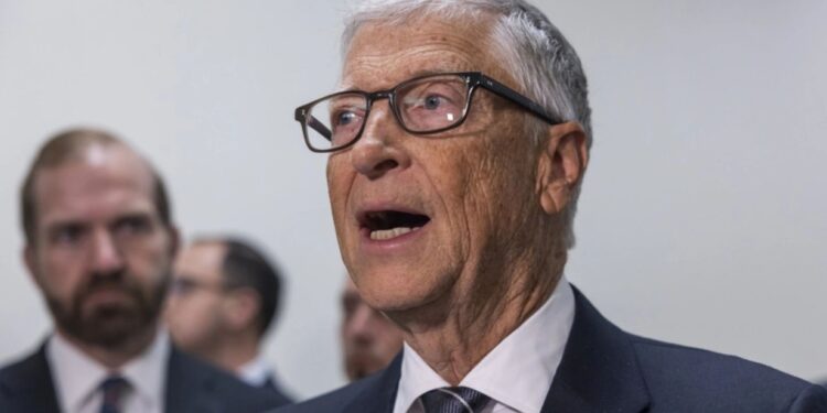 Bill Gates paralajmëron për IA-në: Asnjë vend nuk është përgatitur për ndryshimet që ajo do sjellë në botë
