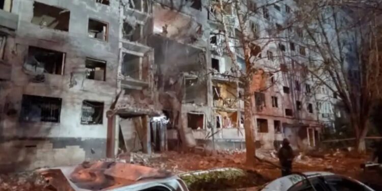 Bomba ruse godet pallat në Kharkiv; 22 të plagosur, sulme edhe në Kiev