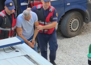 Daja i Zegjine Çaushit, që plagosi babain e ish-bashkëjetueses, pritet në Gjykatën e Fierit për masën e sigurisë
