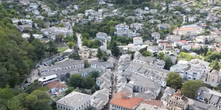 Dega e hotelerisë në Gjirokastër në rrezik, regjistrimet e pakta rrezikojnë hapjen e klasës së turizmit